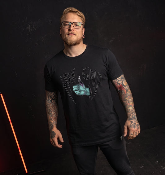 Hook Grip - Organic Shirt am Model